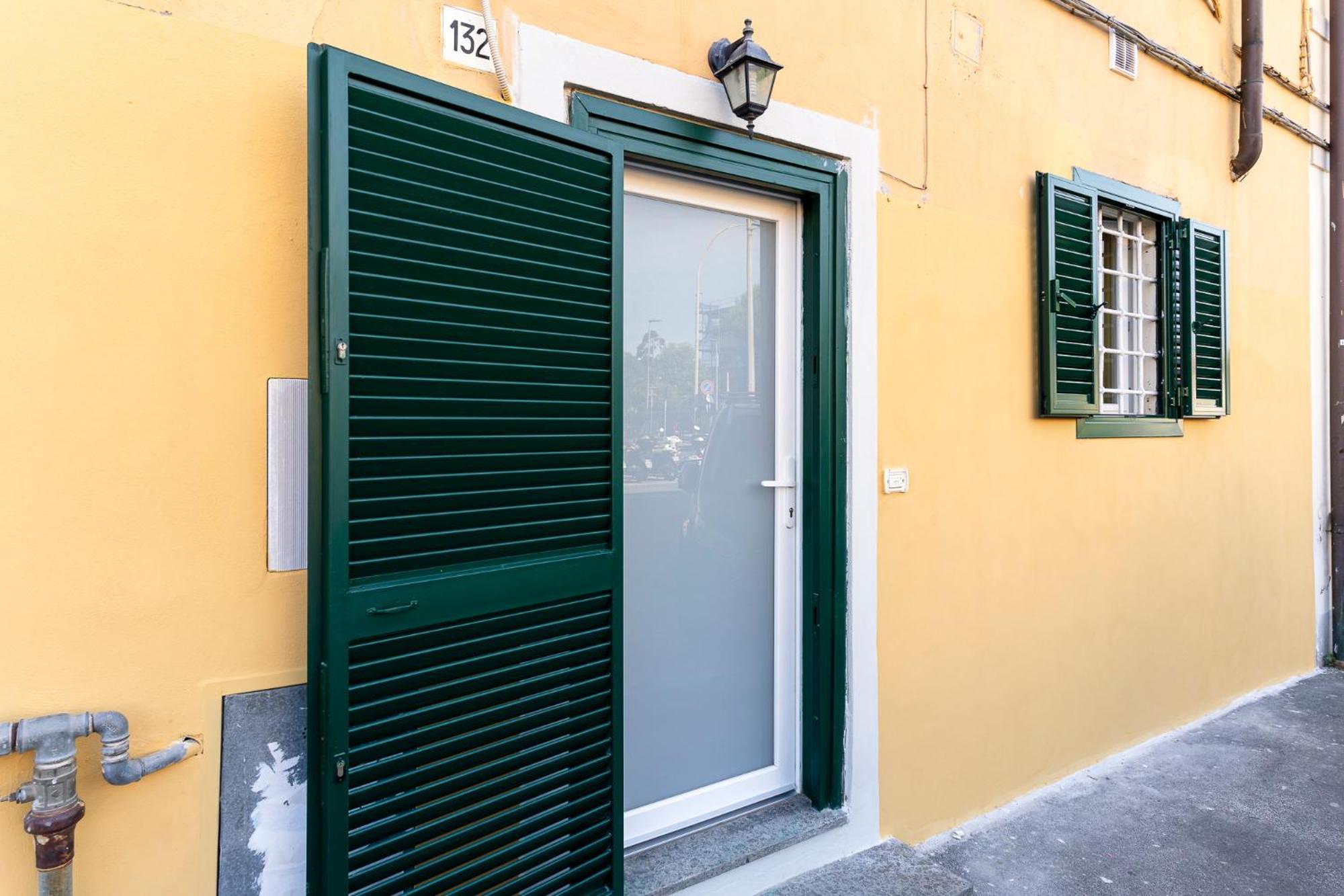 Livorno Yellow Apartament Near The Sea Εξωτερικό φωτογραφία
